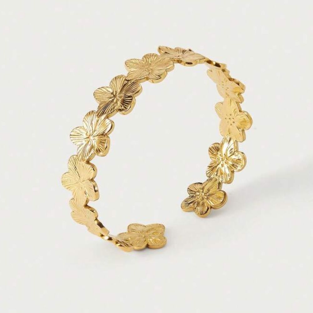 Gold Floral Bracelet R119
